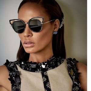 Bottega Veneta Cat Eye Sunglasses Black|Silver chic eyewear